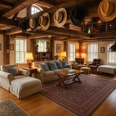 מלון Magical Post And Beam Loft Downtown Newport! מראה חיצוני תמונה