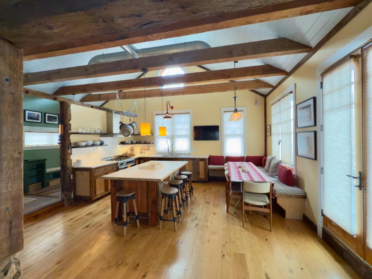 מלון Magical Post And Beam Loft Downtown Newport! מראה חיצוני תמונה