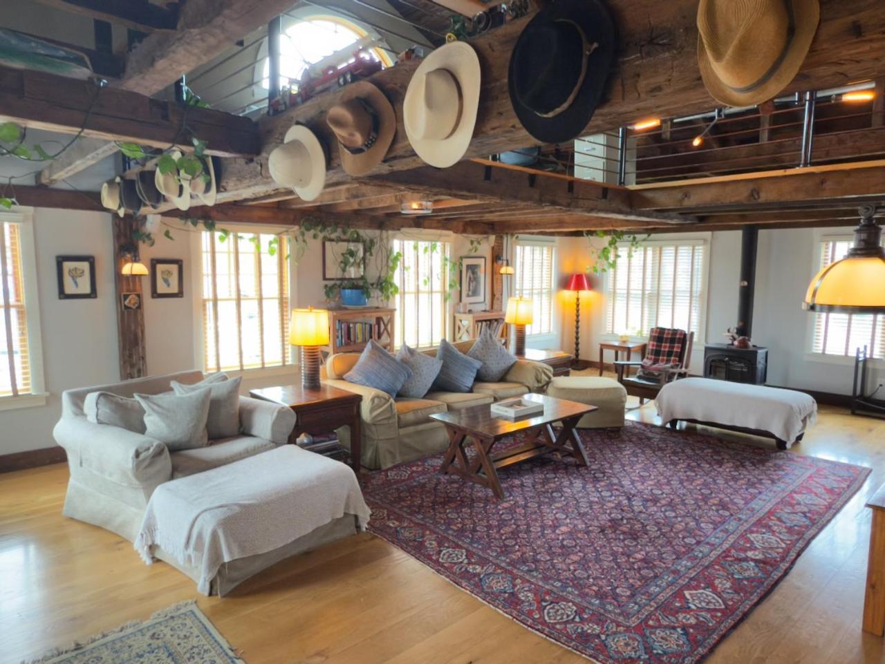 מלון Magical Post And Beam Loft Downtown Newport! מראה חיצוני תמונה