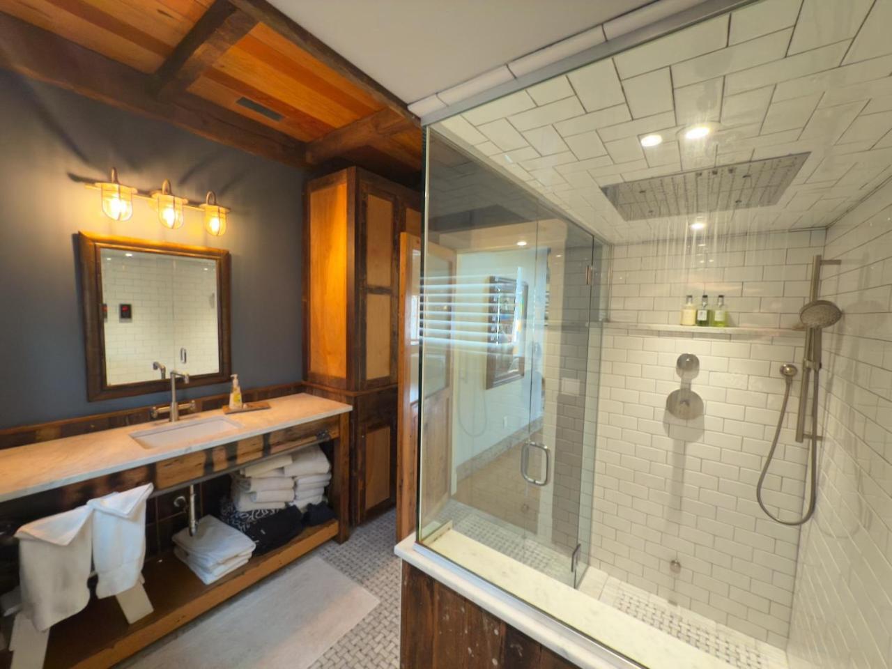 מלון Magical Post And Beam Loft Downtown Newport! מראה חיצוני תמונה