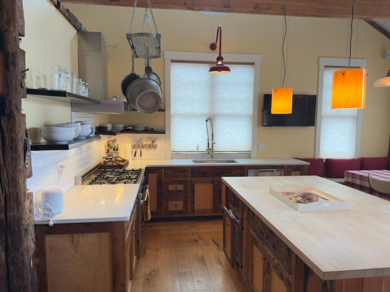 מלון Magical Post And Beam Loft Downtown Newport! מראה חיצוני תמונה