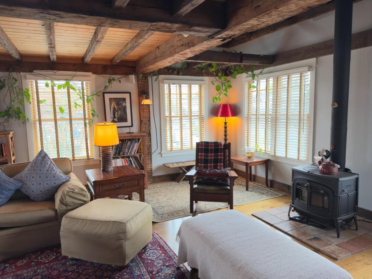 מלון Magical Post And Beam Loft Downtown Newport! מראה חיצוני תמונה