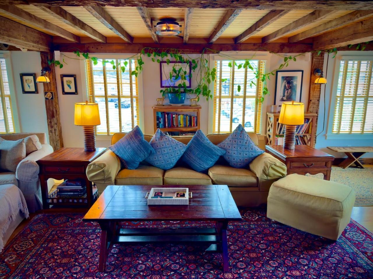 מלון Magical Post And Beam Loft Downtown Newport! מראה חיצוני תמונה